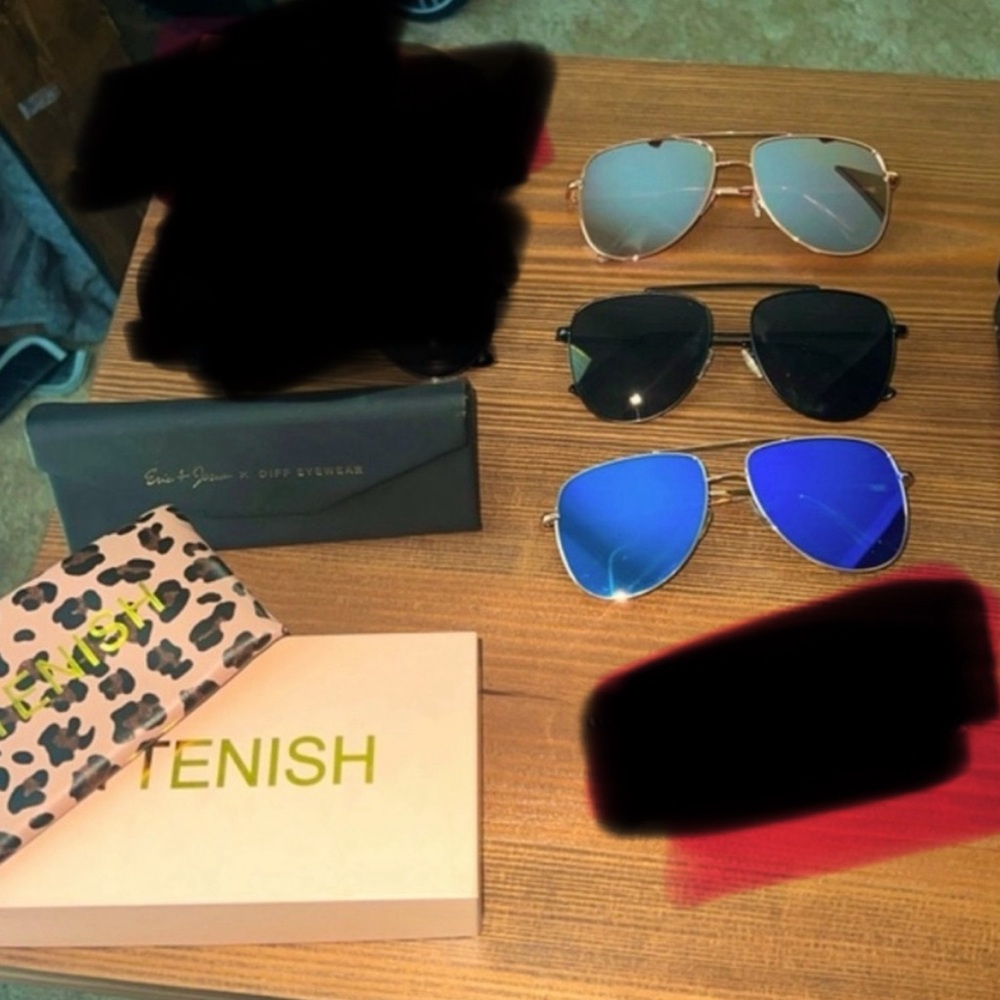 Diff Jessie James decker and Kittenish glasses